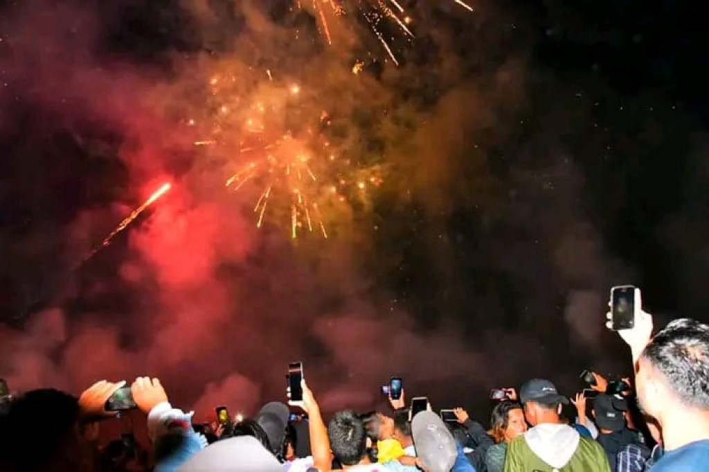 Malam Pergantian Tahun, Pemkab Tapteng Gelar Pesta Kembang Api